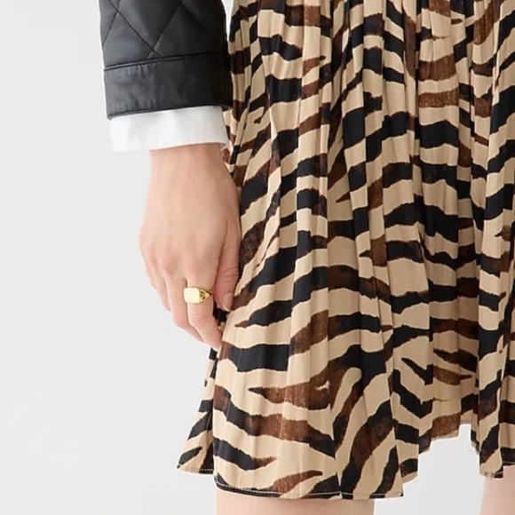 J. Crew Animal Satin Zebra Print Mini Skirt Size 6 NWT - Picture 3 of 8